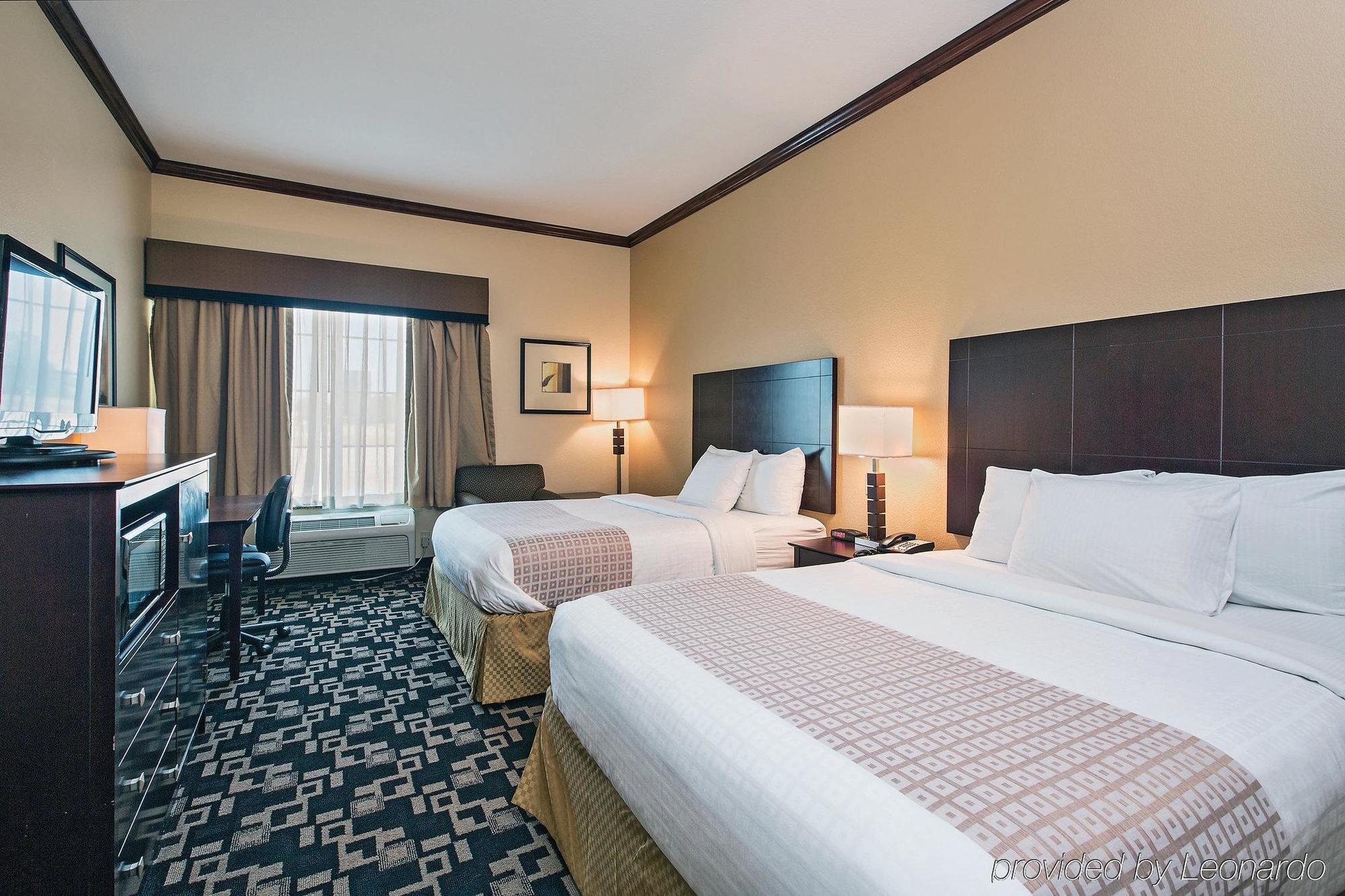 La Quinta Inn And Suites Joshua Extérieur photo