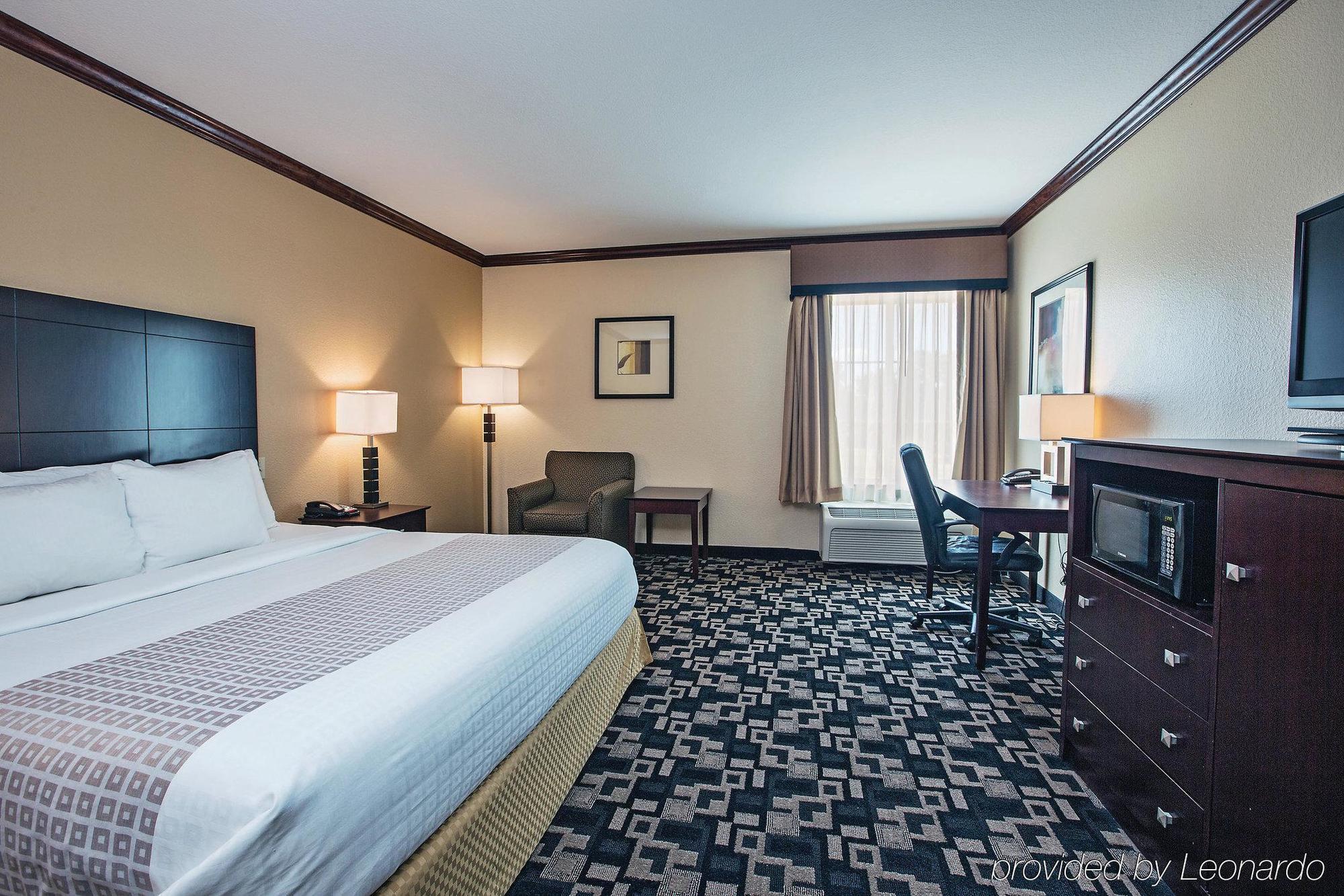 La Quinta Inn And Suites Joshua Extérieur photo